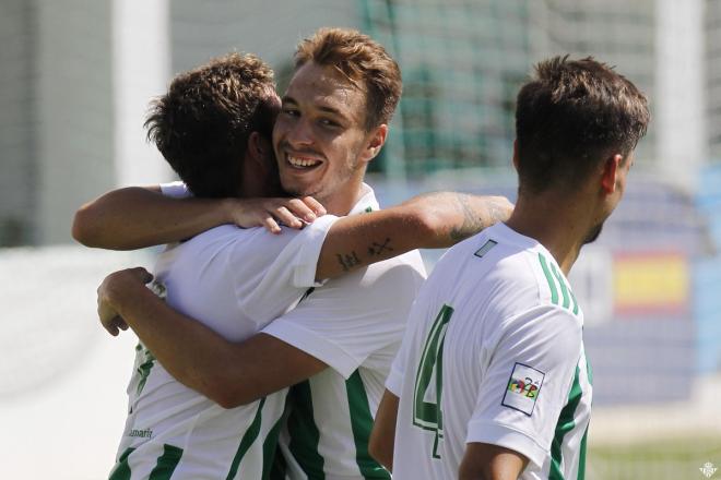 Loren celebra un gol con el filial (Foto: Real Betis).