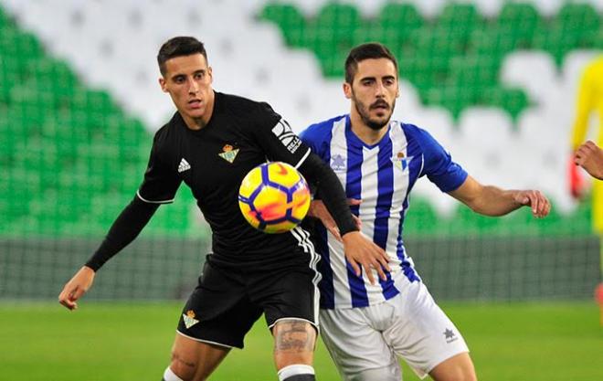 Tello fue titular ante el Écija (Foto: Kiko Hurtado).