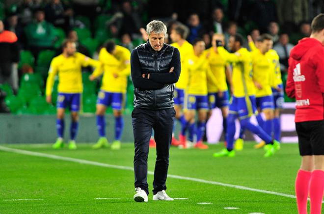 Quique Setién, en el partido ante el Cádiz (Foto: Kiko Hurtado).