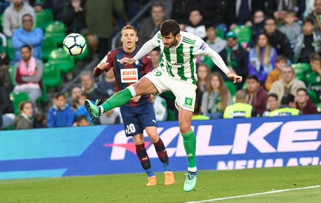 Barragán ante el Éibar (Foto: Kiko Hurtado).