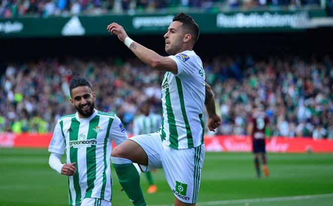 El Benito Villamarín acoge el Betis-Éibar.Sergio León celebrando el gol (Foto: Kiko Hurtado).