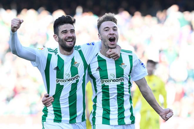 Loren celebra con Barragán el gol ante el Villarreal.