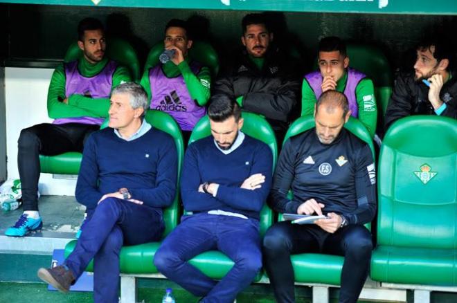 Camarasa, Tello, Javi García y Sergio León, en el banquillo (Foto: Kiko Hurtado).