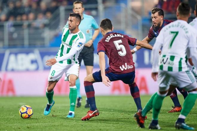Camarasa intenta un pase (Foto: LaLiga).