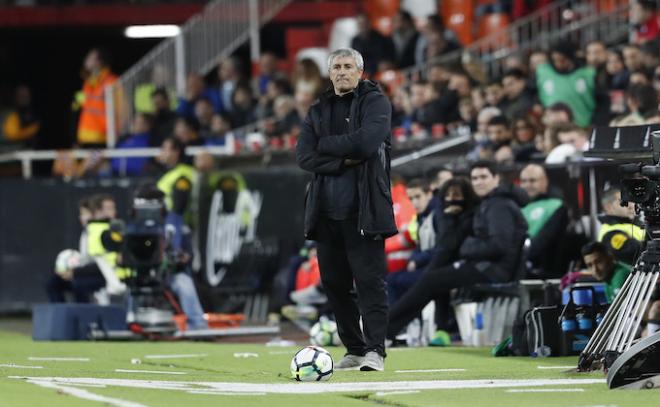 Setién, en el área técnica de Mestalla.