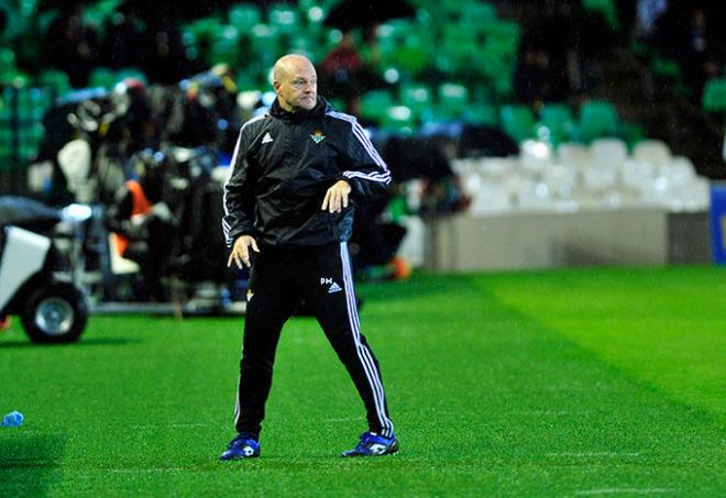 Pepe Mel, en un partido del Betis.