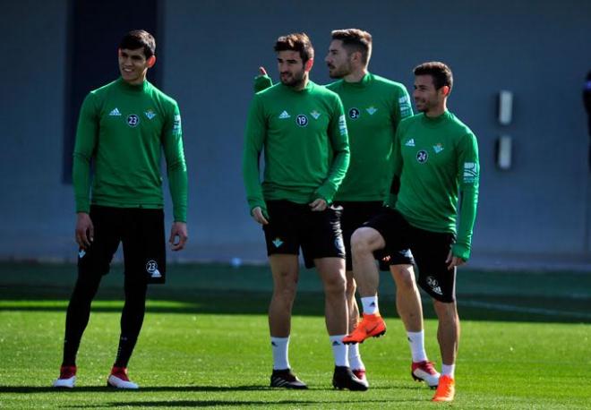 Los futbolistas del Betis en un entrenamiento.