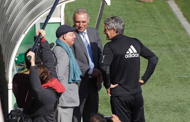 Stoichkov, con Setién y Serra en el entrenamiento del Betis.