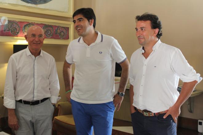 Serra, Haro y López Catalán, en Montecastillo (Foto: Real Betis).