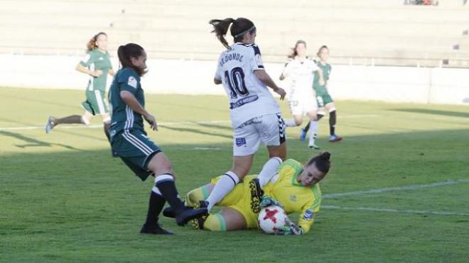 Imagen del partido del Betis Féminas con el Fundación Albacete.