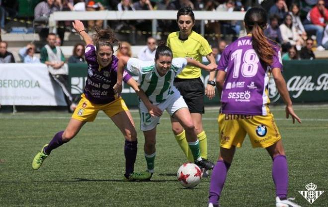 Bea Parra en un balón dividido (Foto: RBB).