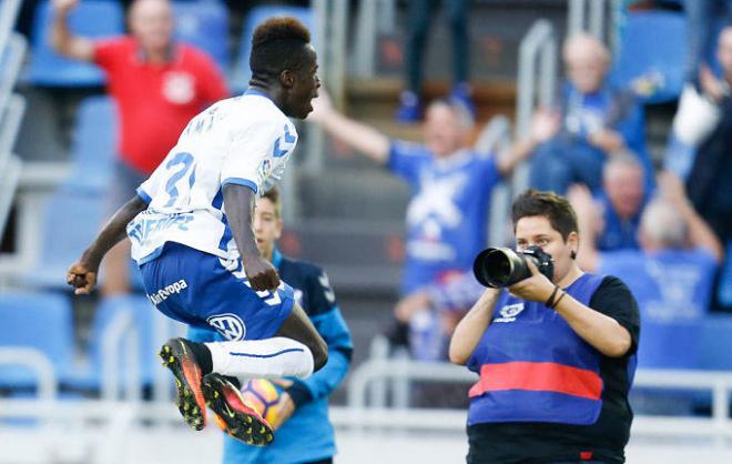 Amath N'Diaye celebra un gol con el Tenerife.