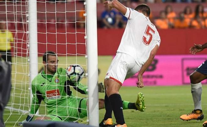 Pau López, en el partido ante el Sevilla.