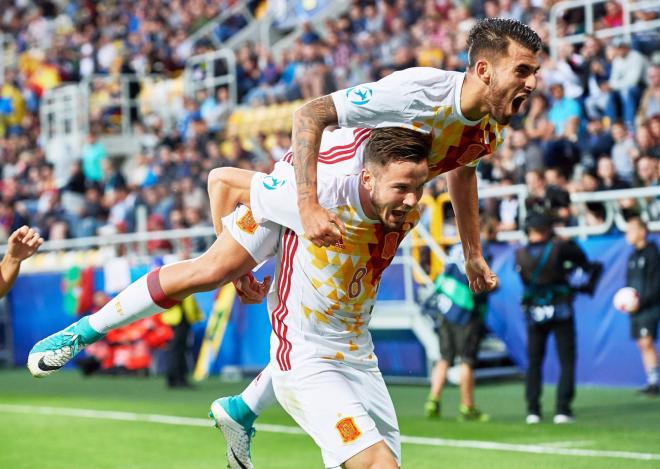 Dani Ceballos, junto a Saúl.