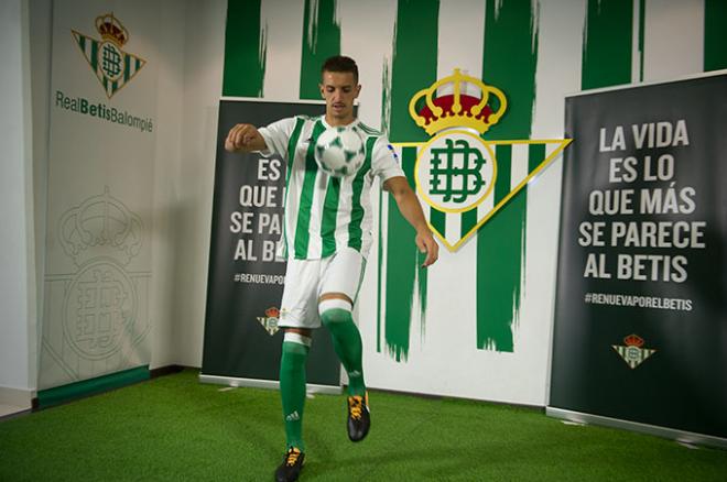 Zouhair Feddal, durante su presentación como jugador del Betis.