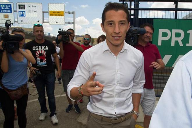 Andrés Guardado, a su llegada a Sevilla (Foto: Kiko Hurtado).