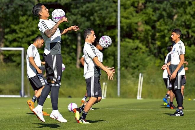 Guardado, en el primer entrenamiento con México en Copenhague (Foto: Federación Mexicana)