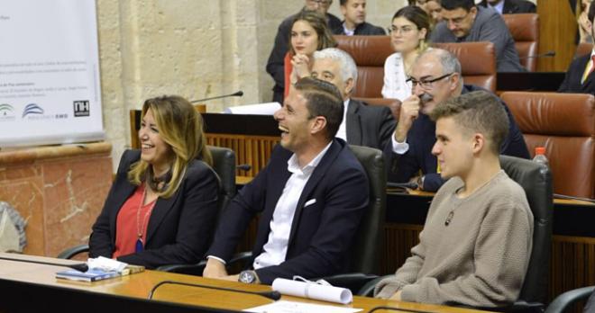 Susana Díaz, Joaquín Sánchez y el rapero Arkano.