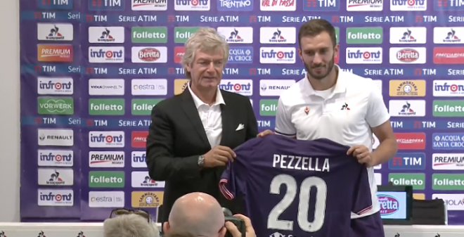 Pezzella, en su presentación con la Fiorentina.