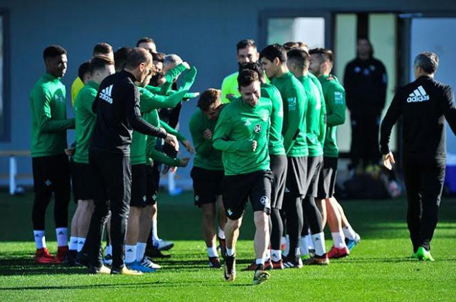 Rubén Castro, en el primer entrenamiento con el Betis. (Foto: Kiko Hurtado).