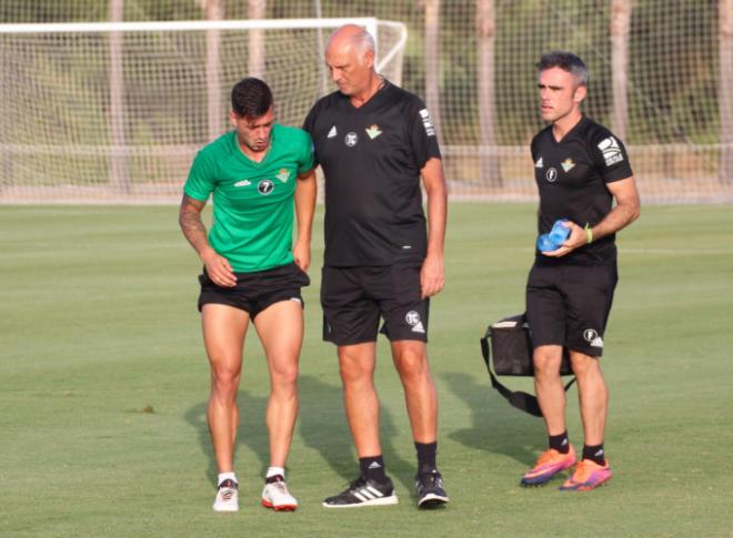 Sergio León, en el entrenamiento del Betis. (Foto: RBB).