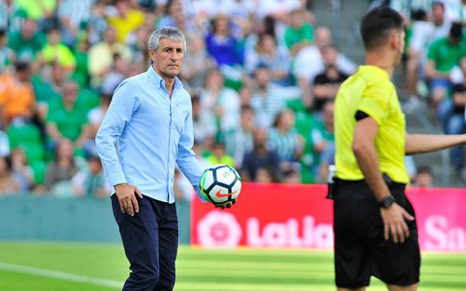 Quique Setién, en un partido del Betis.