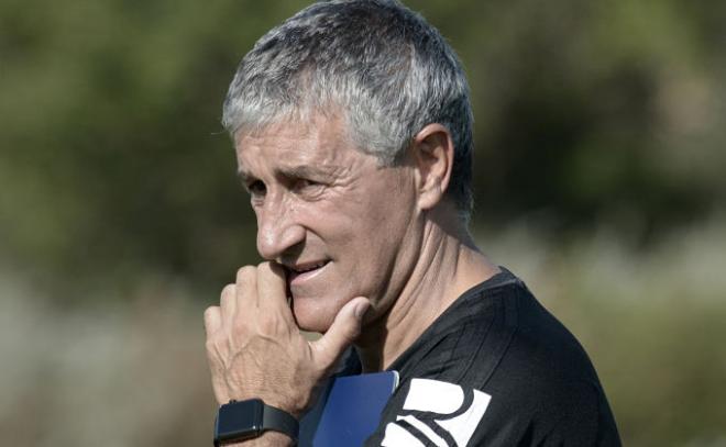 Quique Setién, durante un entrenamiento del Betis (Foto: Kiko Hurtado).