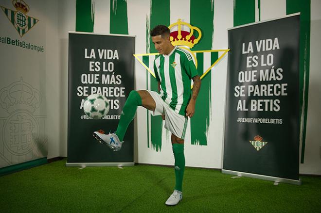 Tello, en su presentación (Foto: Kiko Hurtado).