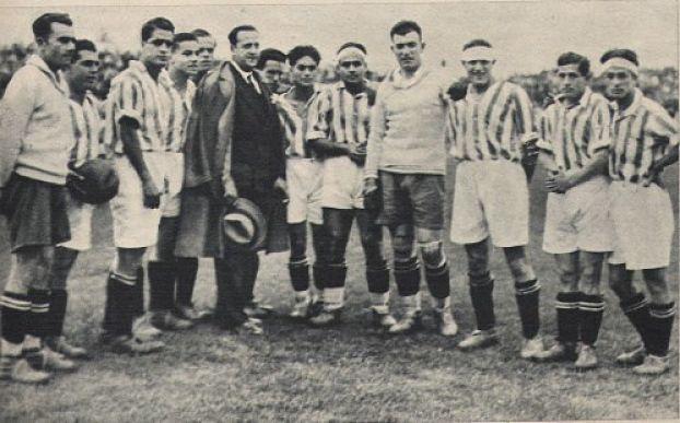 La plantilla del Betis en blanco y negro.