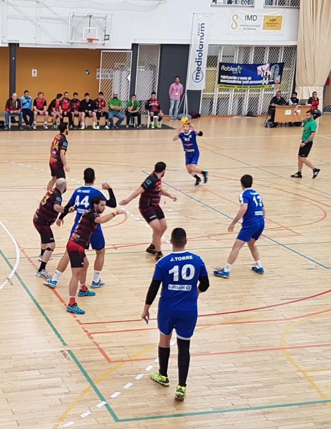 Los chicos de Jorge Caro ante Balonmano Caserío.