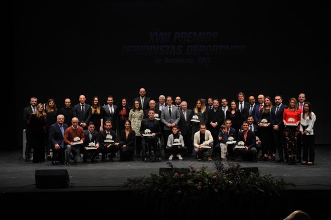 Foto de familia da los premios de la FPDA.