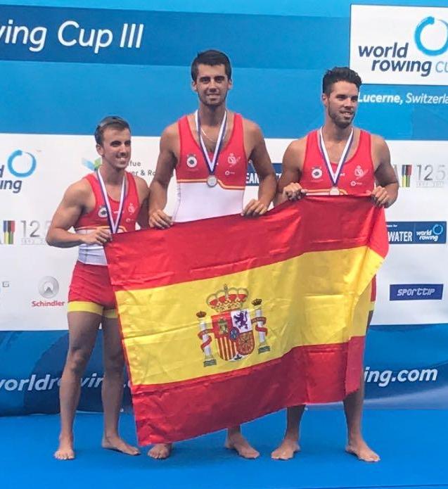 Jaime Lara, Marco Sardelli y Tomás Jurado con el bronce (Foto: ElDesmarque).