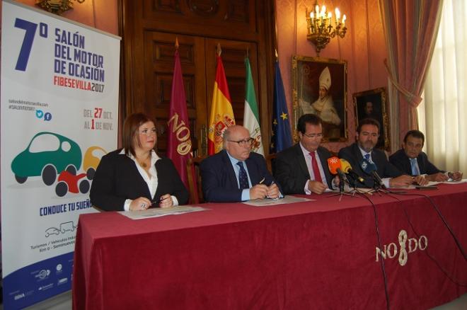 Presentación del Salón del Motor de Ocasión en el Ayuntamiento de Sevilla.