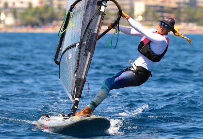 Blanca Manchón, compitiendo en las aguas de Salou.