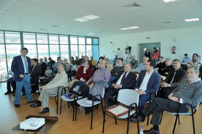 Conferencia del doctor Antonio Escribano durante el congreso anual ordinario de Periodista Deportivos de Andalucía (foto: Juande Ortiz Bea).