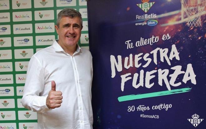 Óscar Quintana, entrenador del Real Betis Energía Plus.