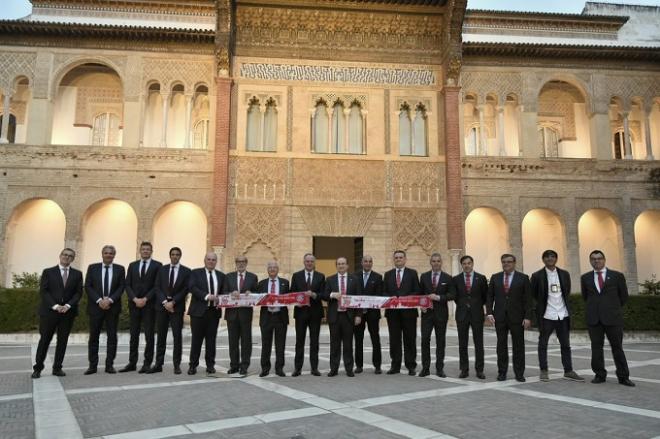 Imagen de la cena de directivas del Sevilla y el Bayern. (FOTO: SFC)