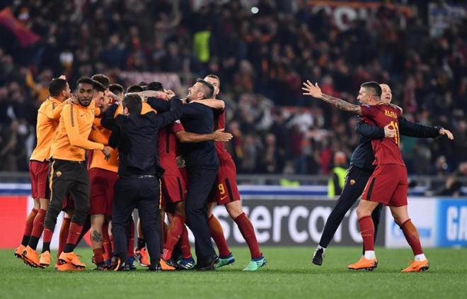 Los jugadores de la Roma celebran la clasificación a semifinales.