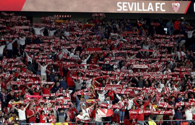 La afición del Sevilla, entregada en el Wanda.