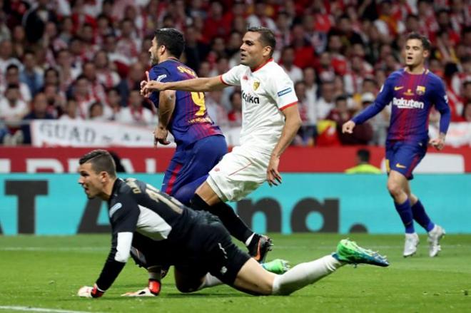 Luis Suárez celebra su segundo gol.