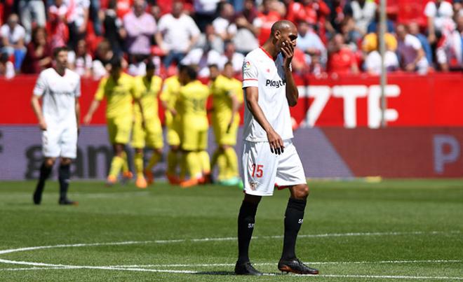 Nzonzi se lamenta de un gol del Villarreal (Foto: Kiko Hurtado).