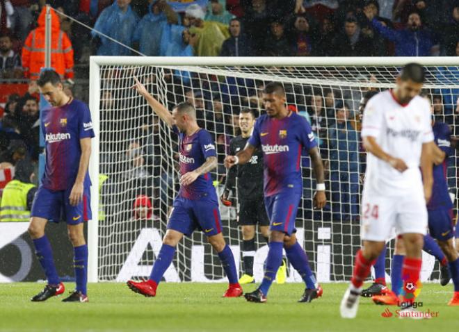 Alcácer celebra un gol con el Barcelona (Foto: LaLiga).