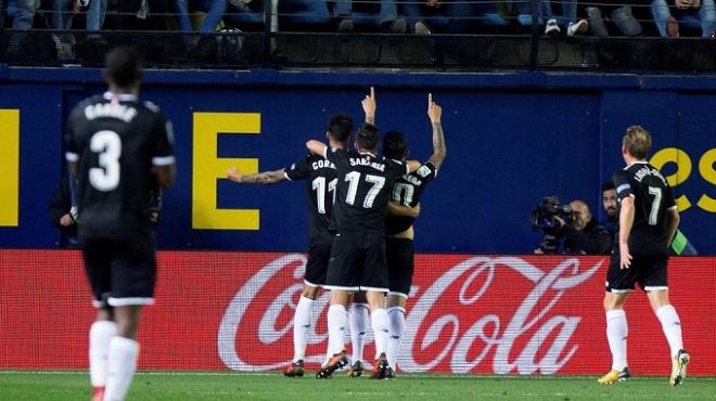 Los jugadores del Sevilla celebran un gol en Villarreal.