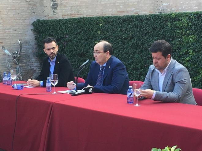 José Castro, en el encuentro con los peñistas.