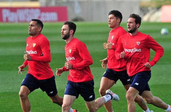 Entrenamiento del Sevilla. (FOTO: Kiko Hurtado).