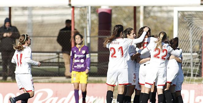 Las jugadores del Sevilla celebran el gol (Foto: SFC).