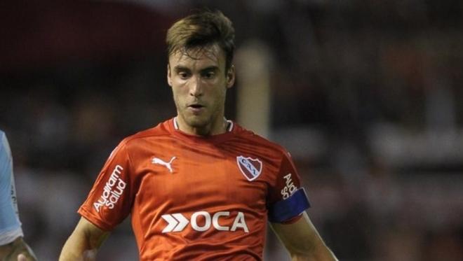 Tagliafico, con la camiseta de Independiente.