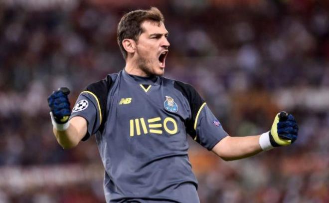 Casillas, en un partido con el Oporto.