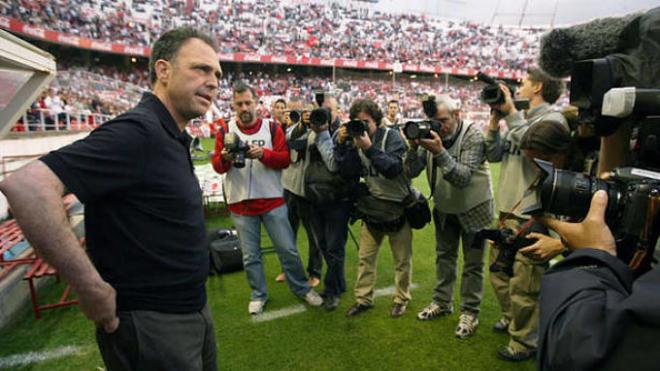 Caparrós, en el Sánchez-Pizjuán.