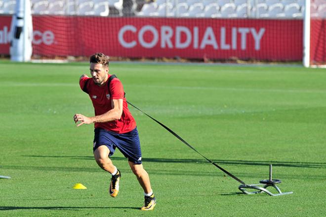 Franco Vázquez en un entrenamiento dela pretemporada. (Foto: Kiko Hurtado).